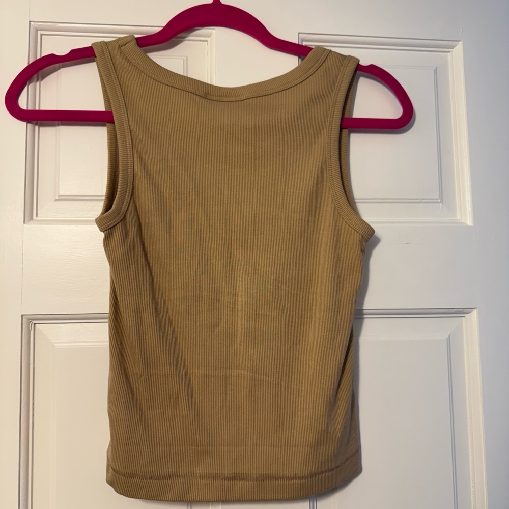 Universal threads tank - Picture 2 of 3